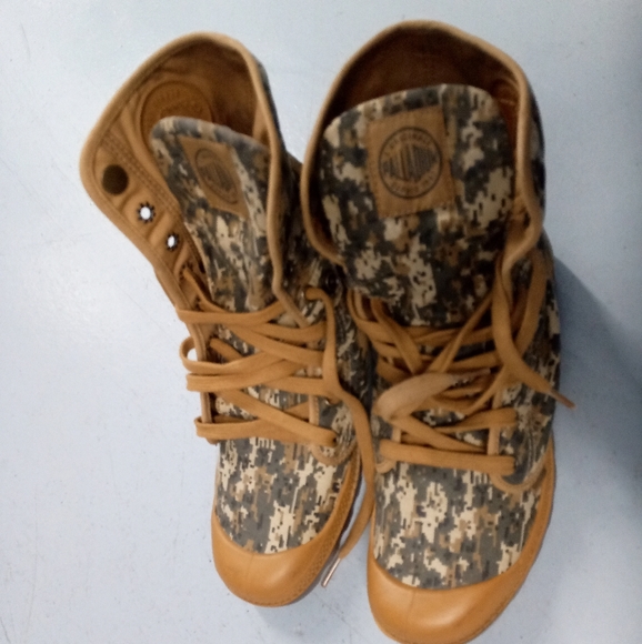 Boots - Picture 2 of 3